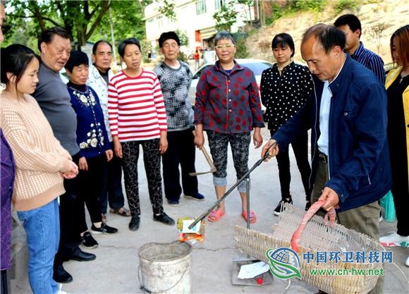 重庆蔡家镇垃圾科学分类进农家 利于资源回收利用