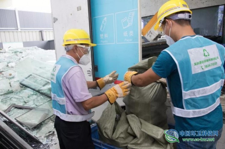 “深圳超强垃圾分类措施”来了，定时定点扔！