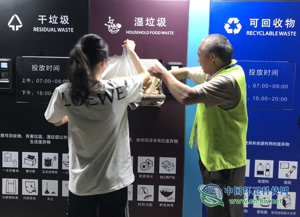 人民网直击：垃圾分类第一天，想说爱你不容易