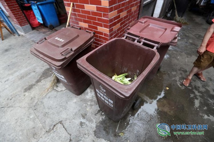 压缩站&ldquo;混装混运&rdquo;当场被抓！上海生活垃圾条例施行6天，4家收运单位被开罚单