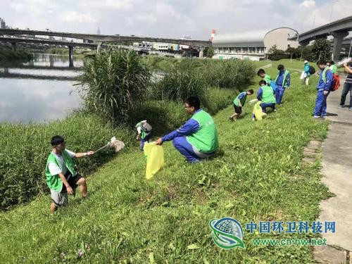 强制垃圾分类20多年的台湾怎么丢垃圾，为什么要追垃圾车跑