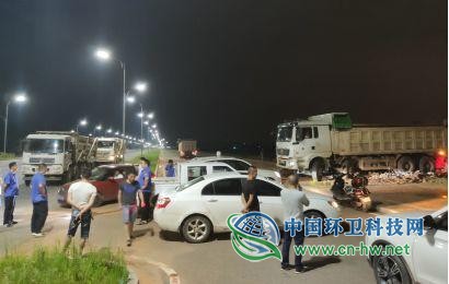 湘潭经开区：4车外地垃圾违法倾倒建筑物被扣留