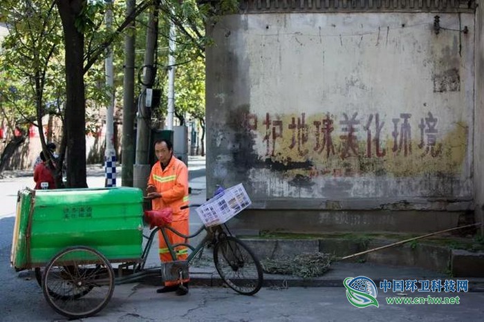 住手吧，别再折腾环卫工人了