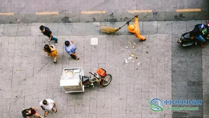 住手吧，别再折腾环卫工人了