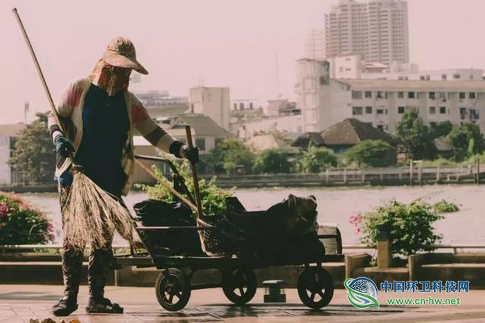 住手吧，别再折腾环卫工人了
