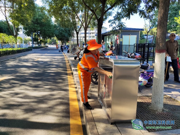 吕梁市：新式果皮箱&ldquo;亮相&rdquo;街头