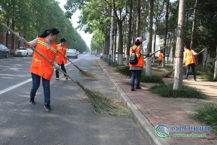 中秋节将至 济源市城市环卫服务有限公司精心扮靓市容