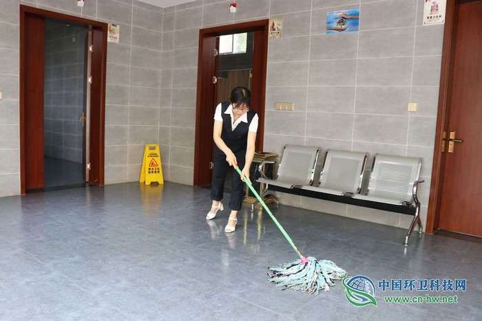中秋节将至 济源市城市环卫服务有限公司精心扮靓市容