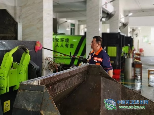 爱岗敬业让城市更美 ---最美环卫人 张复原