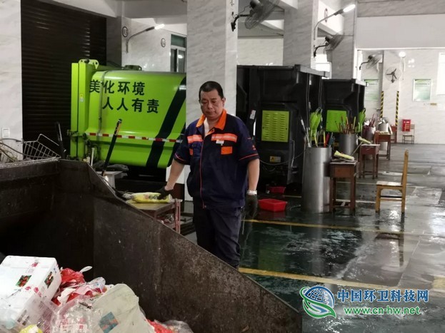 爱岗敬业让城市更美 ---最美环卫人 张复原