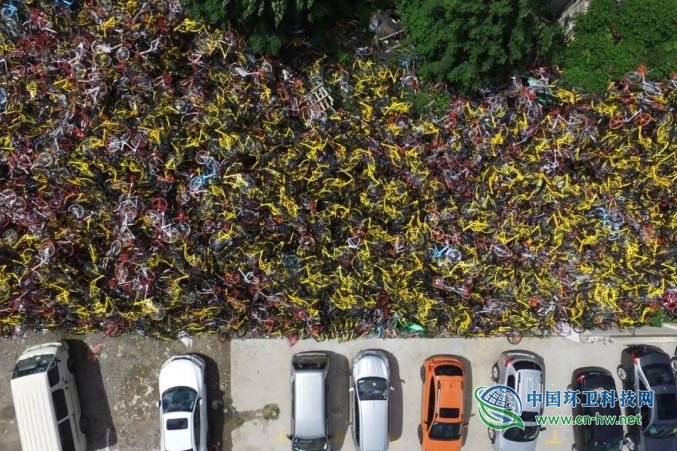 上海清理废旧共享单车，问题来了：它是什么垃圾？
