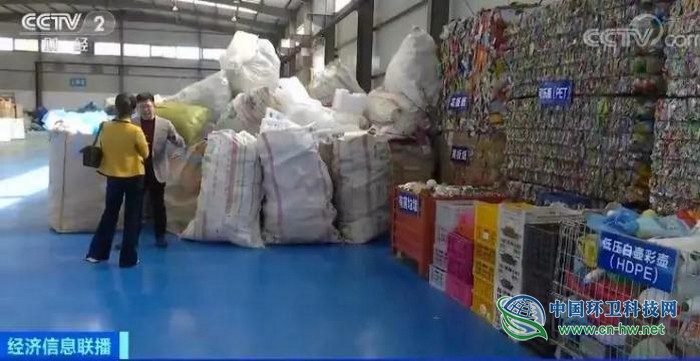 央视深度调查:你每天都在喝的咖啡,纸杯用完去哪了?纸质“杯具”,环保“悲剧”?