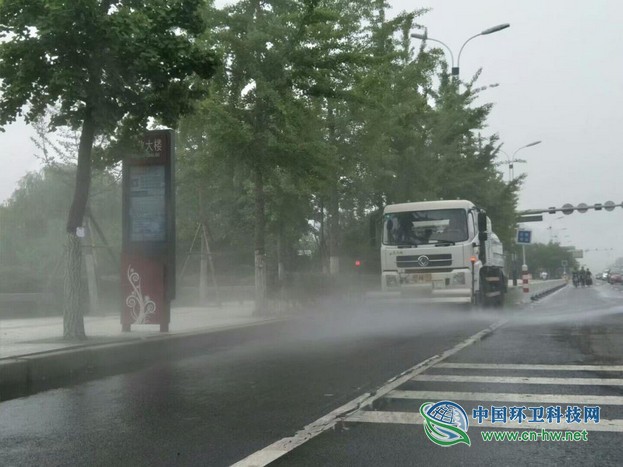 春沐风雨秋扫叶,夏战酷暑冬披雪——滨环人的“四季”之奋战落叶季
