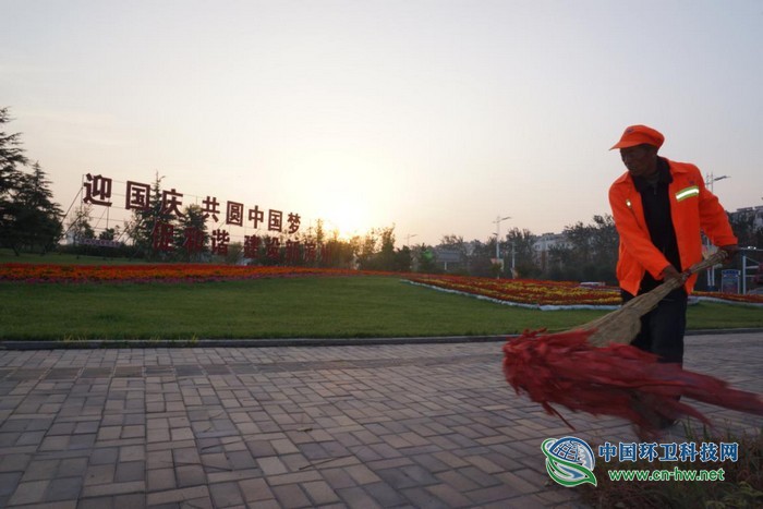 春沐风雨秋扫叶,夏战酷暑冬披雪——滨环人的“四季”之奋战落叶季