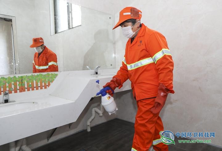 绍兴市上虞区:环卫工站在防疫第一线