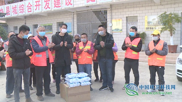 云南洱源县爱心协会向环卫工人捐赠2000个医用口罩