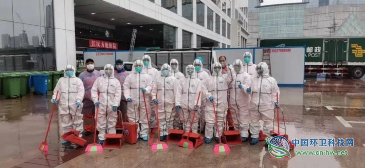 江汉城管72名环卫工人进驻江汉方舱医院