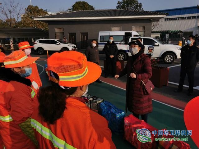 武汉第二批环卫保洁突击队入驻协和西医院