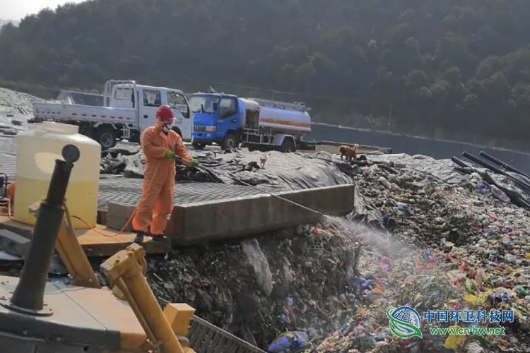 疫情期间市综合行政执法局多方筹资为全市一线2万多名环卫工人每日赠送一袋鲜奶