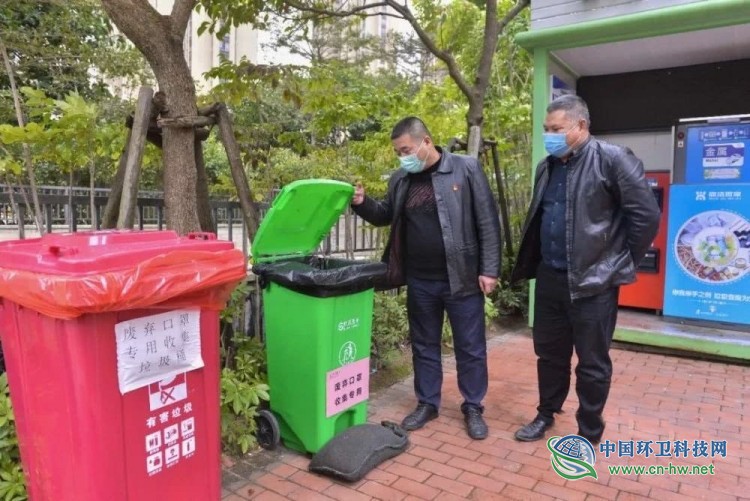 福建平潭县吴逸波：坚守一线 筑牢“环卫防线”