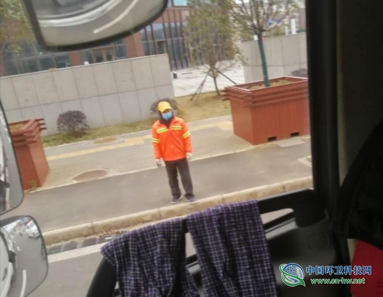 武汉一线环卫工人：我们每天都在直面危险，防护不足，请求关注！