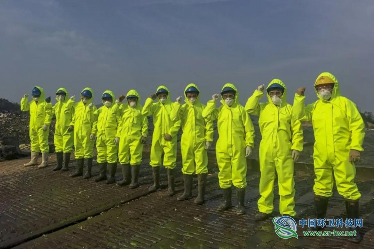 阿里巴巴向宁波“5号专线”200名环卫工人捐赠四千个N95口罩