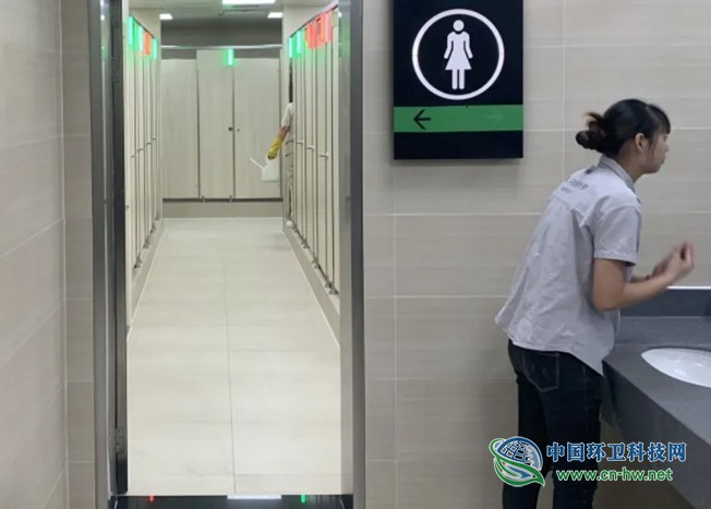 中国重汽75名干部因厕所被处分，“厕所革命”警示了什么