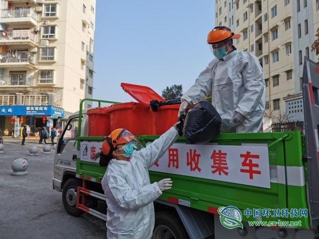 湖北宜昌：3000余环卫工人筑起“橙色防线”