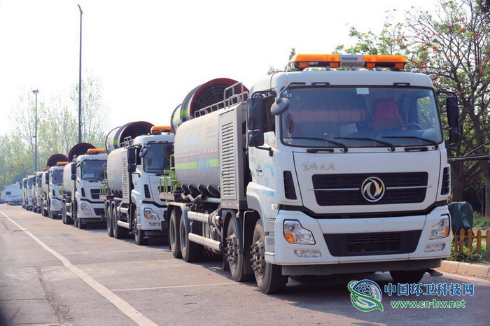 盈峰中联环境装备变身“救火车”投入西昌灭火行动