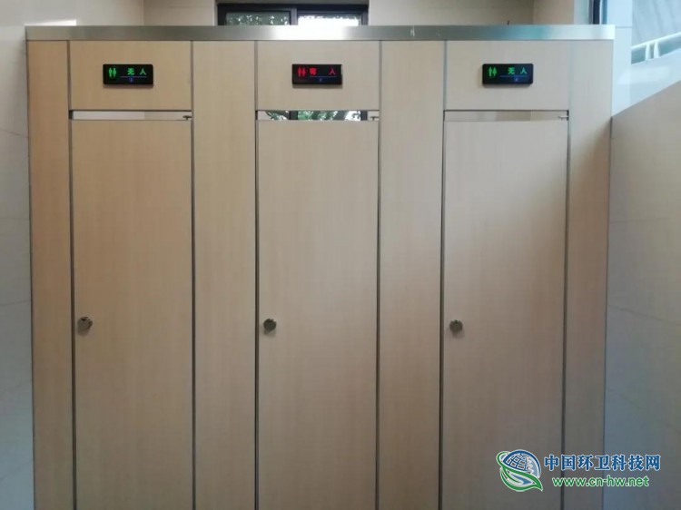 杭州东站智能公厕开放 出租车司机如厕不再难