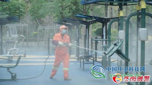 深圳市龙岗区每日超8000名环卫力量坚守防疫一线