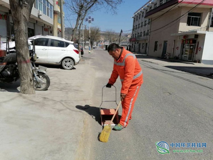 温瑞文：一把扫帚书写“马路情缘”