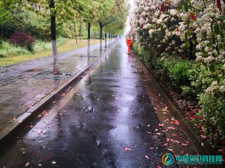 “借”雨水冲刷垃圾箱房,不仅节水,还环保