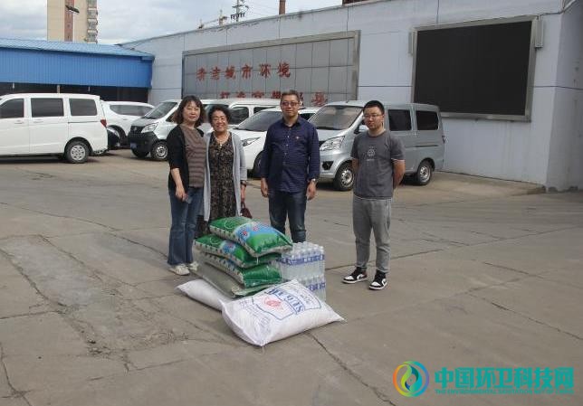 河北怀来：富达园居民白阿姨给环卫工人送爱心 
