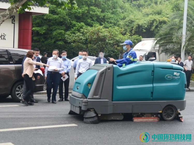 “席地可坐”高标准保洁打造“世界会客厅”