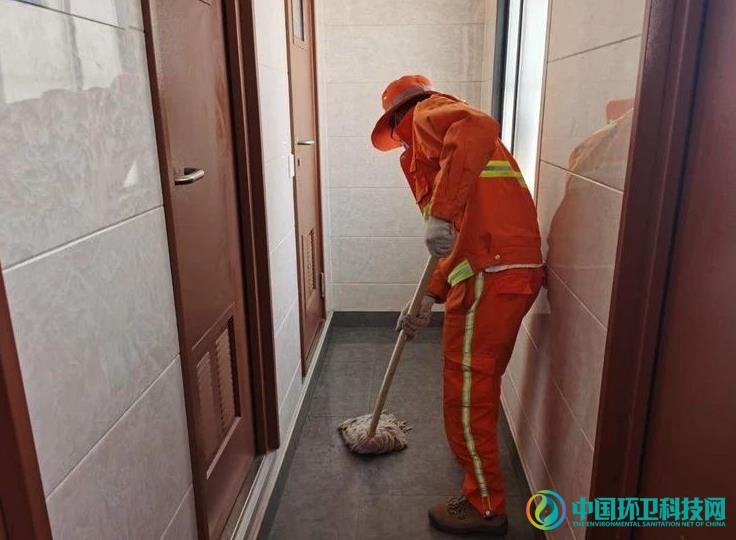 青海格尔木公路段开展“厕所革命”专项整治