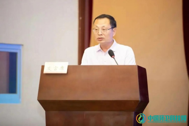 省发展改革委副主任周震虹发言