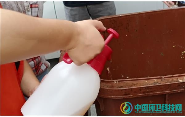 上海：湿垃圾变废为宝，自然酵素助力投放点异味控制