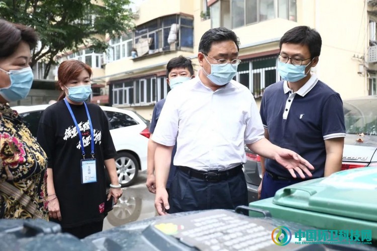 北京石景山：区委书记常卫检查社区疫情防控和垃圾分类工作