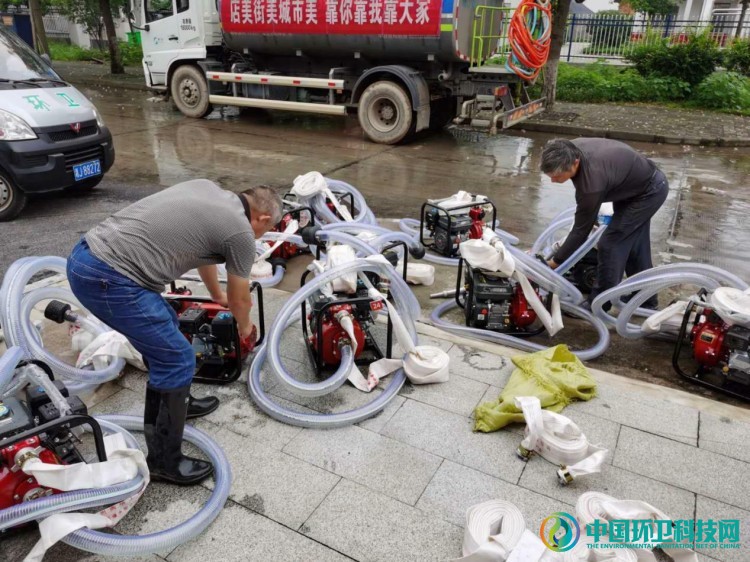 湖南津市城管局强力落实澧水风光带清洗工作