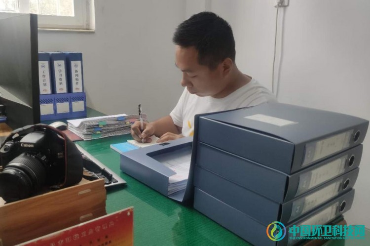 河南许昌环卫处优秀党员刘豪不负韶华显担当