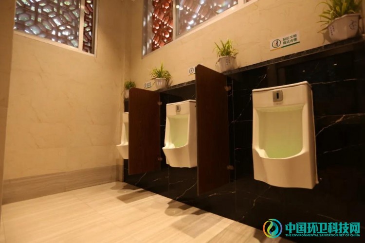 走进福建省漳州市“最美公厕”，认识“城市美容师”