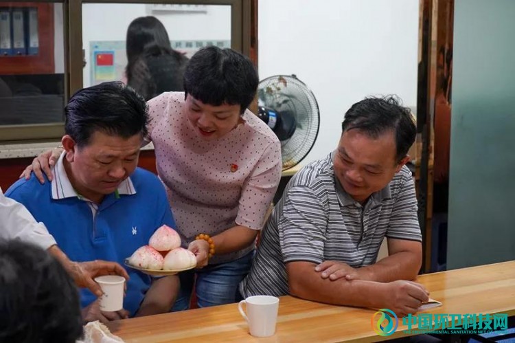 当“重阳节”撞上“环卫工人节”——漳州市环卫中心慰问环卫老职工