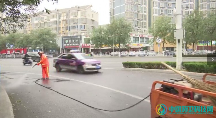 安全从“头”开始，河南省新乡市环卫工配发橙色头盔！
