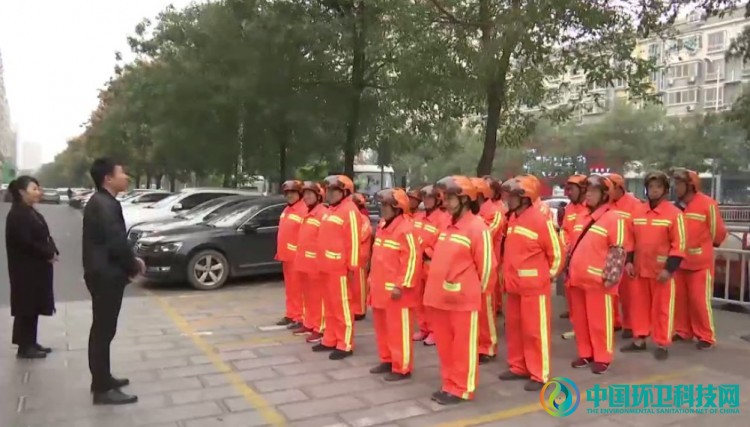 安全从“头”开始，河南省新乡市环卫工配发橙色头盔！