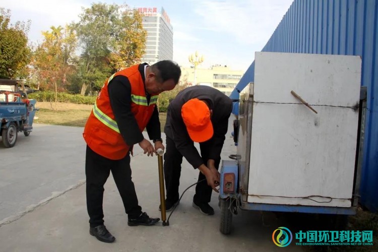 为人免费理发3万次！他是城市“最美环卫工”