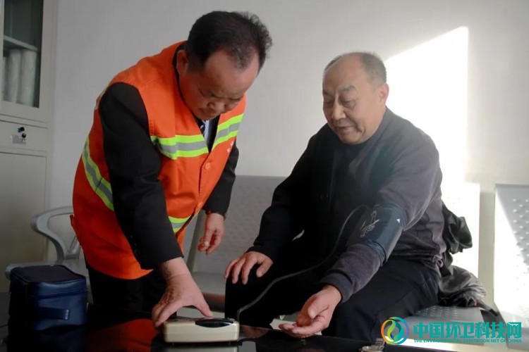 为人免费理发3万次！他是城市“最美环卫工”