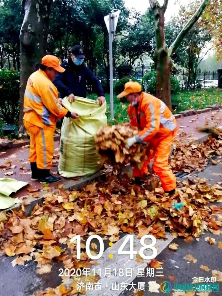 “借雨作业”！济南历下城管扎实做好路面保洁，保障市民顺利出行