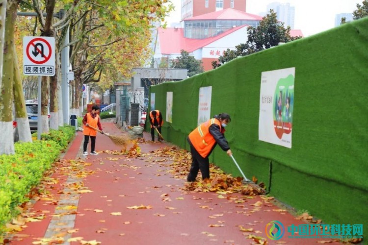 无边落叶萧萧下，日照市打响道路清扫&ldquo;攻坚战&rdquo;