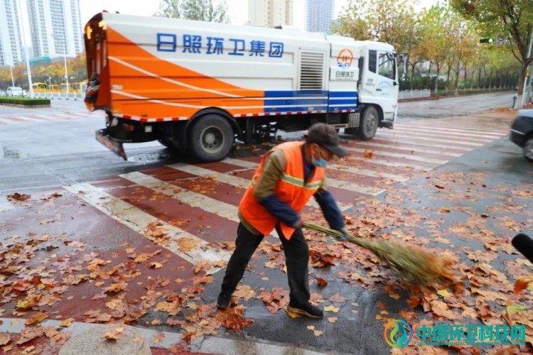 无边落叶萧萧下，日照市打响道路清扫&ldquo;攻坚战&rdquo;